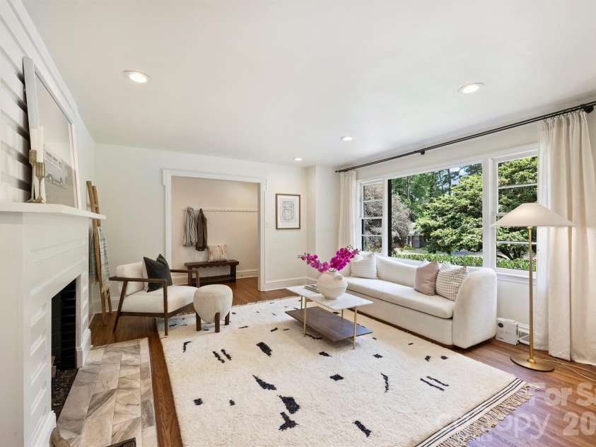 4050 Sheffield Drive, Charlotte, NC 28205.  MLS# CAR4377415, YatesRealty ID 19735. 