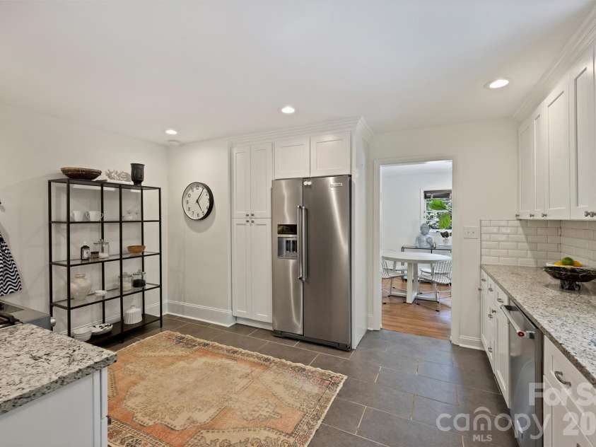 4050 Sheffield Drive, Charlotte, NC 28205.  MLS# CAR4377415, YatesRealty ID 19735. 