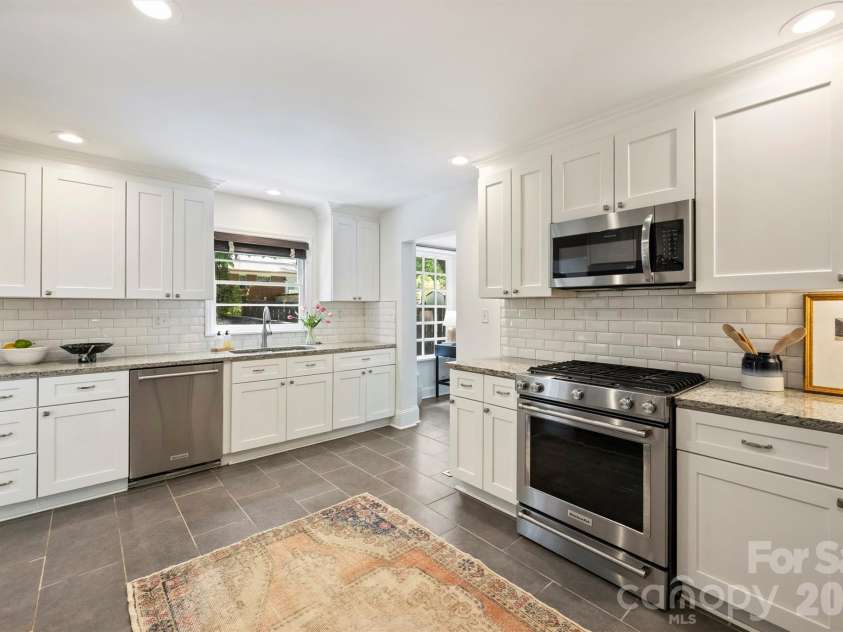 4050 Sheffield Drive, Charlotte, NC 28205.  MLS# CAR4377415, YatesRealty ID 19735. 