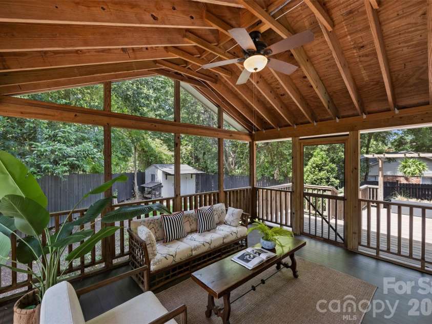 4050 Sheffield Drive, Charlotte, NC 28205.  MLS# CAR4377415, YatesRealty ID 19735. 