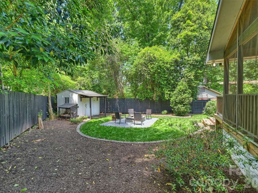 4050 Sheffield Drive, Charlotte, NC 28205.  MLS# CAR4377415, YatesRealty ID 19735. 
