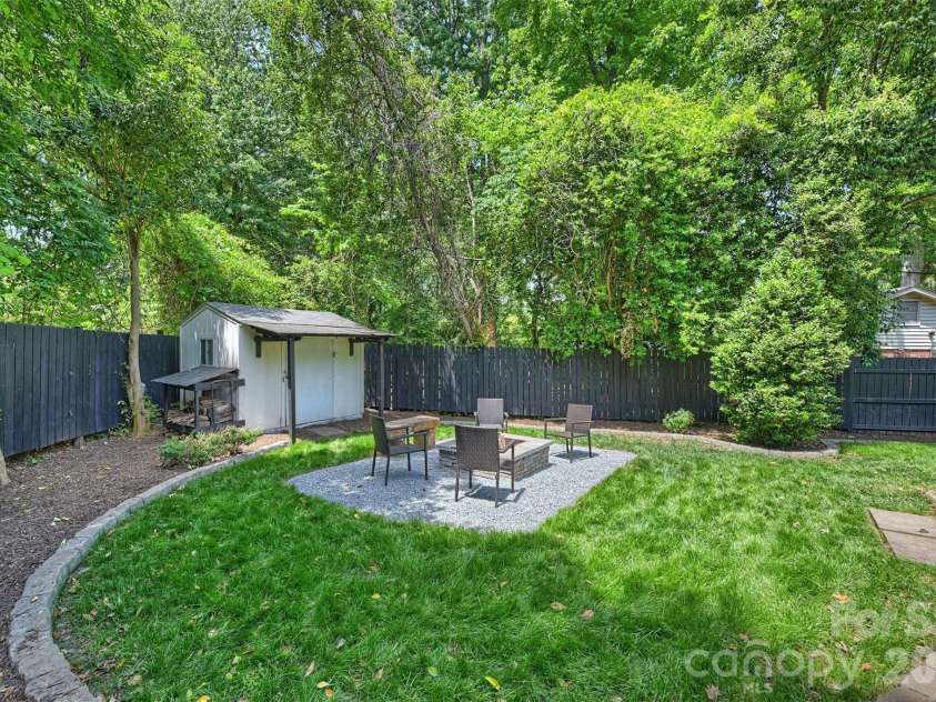 4050 Sheffield Drive, Charlotte, NC 28205.  MLS# CAR4377415, YatesRealty ID 19735. 