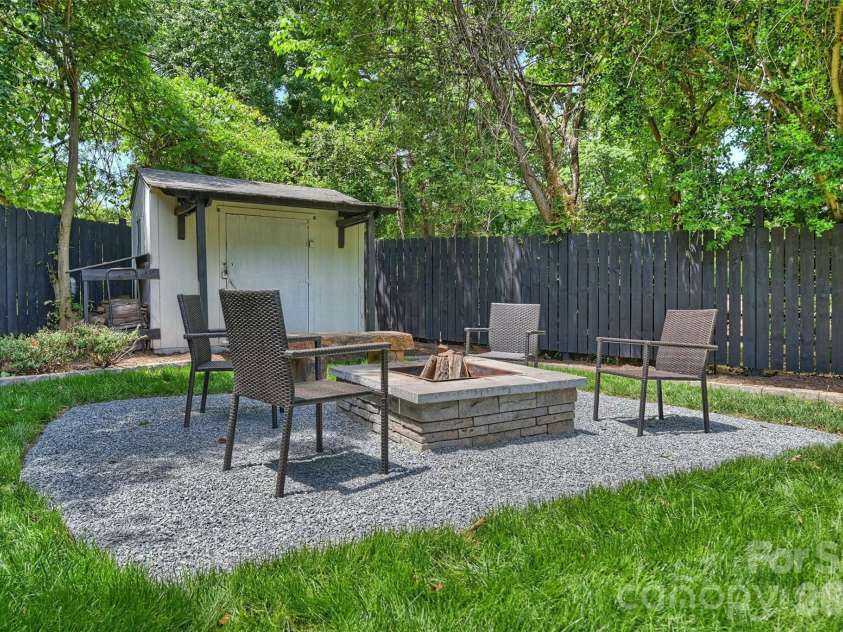 4050 Sheffield Drive, Charlotte, NC 28205.  MLS# CAR4377415, YatesRealty ID 19735. 