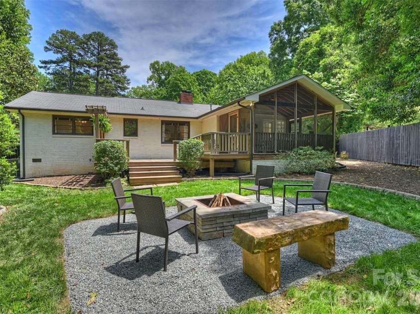 4050 Sheffield Drive, Charlotte, NC 28205.  MLS# CAR4377415, YatesRealty ID 19735. 