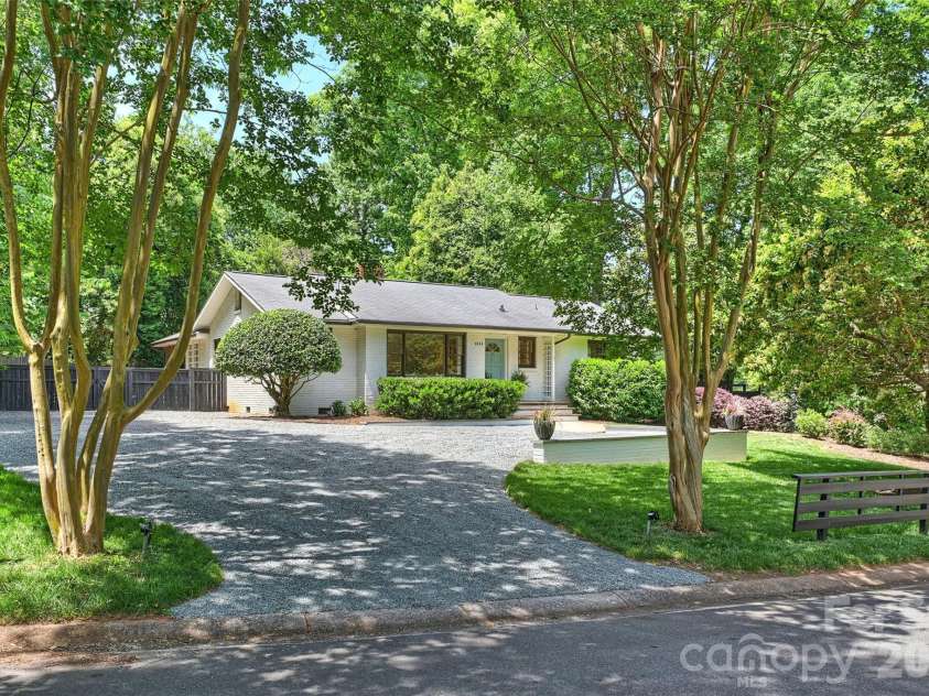 4050 Sheffield Drive, Charlotte, NC 28205.  MLS# CAR4377415, YatesRealty ID 19735. 