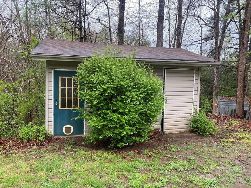 3213 Piedmont Road, Morganton, NC 28655.  MLS# CAR4240310, YatesRealty ID 19736. 