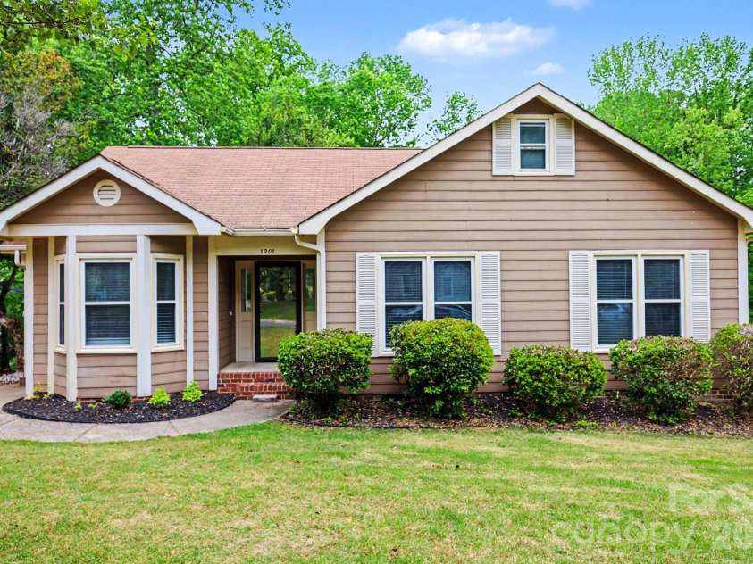 1201 Ashford Street, Charlotte, NC 28214.  MLS# CAR4376369, YatesRealty ID 19737. 