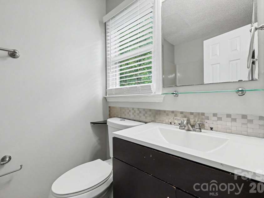 1201 Ashford Street, Charlotte, NC 28214.  MLS# CAR4376369, YatesRealty ID 19737. 
