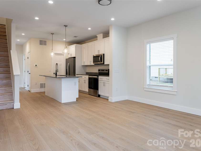 10 Wyndom Lane, Asheville, NC 28805.  MLS# CAR4333596, YatesRealty ID 19738. 