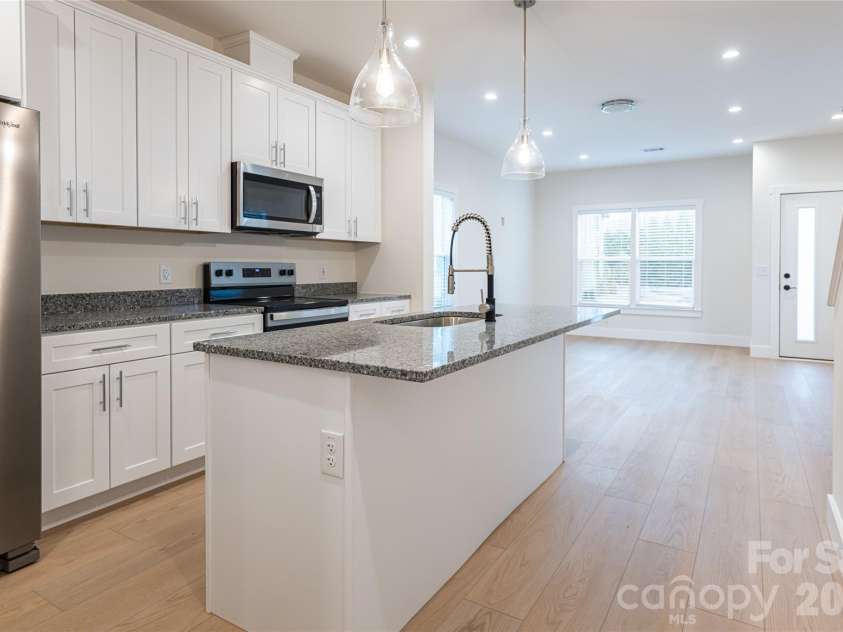 10 Wyndom Lane, Asheville, NC 28805.  MLS# CAR4333596, YatesRealty ID 19738. 