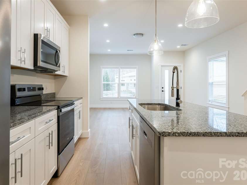 10 Wyndom Lane, Asheville, NC 28805.  MLS# CAR4333596, YatesRealty ID 19738. 