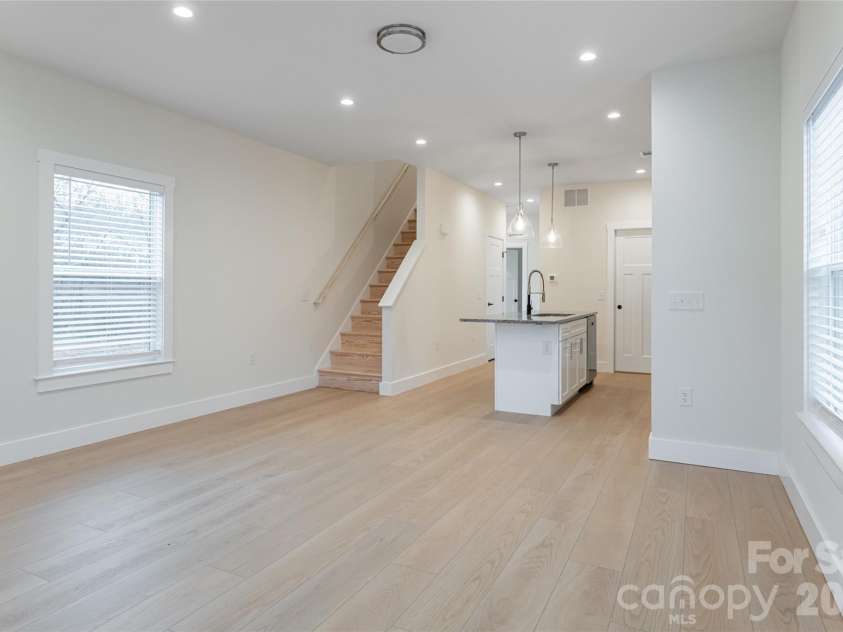 10 Wyndom Lane, Asheville, NC 28805.  MLS# CAR4333596, YatesRealty ID 19738. 