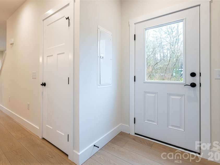 10 Wyndom Lane, Asheville, NC 28805.  MLS# CAR4333596, YatesRealty ID 19738. 