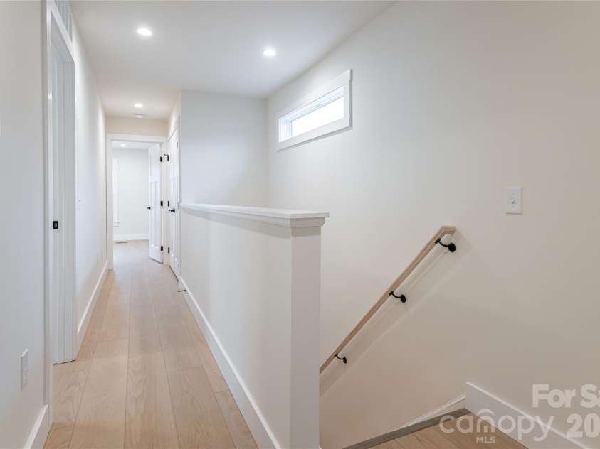 10 Wyndom Lane, Asheville, NC 28805.  MLS# CAR4333596, YatesRealty ID 19738. 