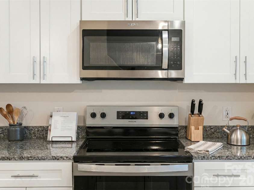 10 Wyndom Lane, Asheville, NC 28805.  MLS# CAR4333596, YatesRealty ID 19738. 