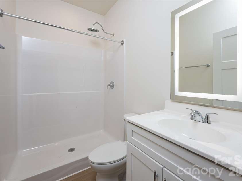 10 Wyndom Lane, Asheville, NC 28805.  MLS# CAR4333596, YatesRealty ID 19738. Guest Bath Main