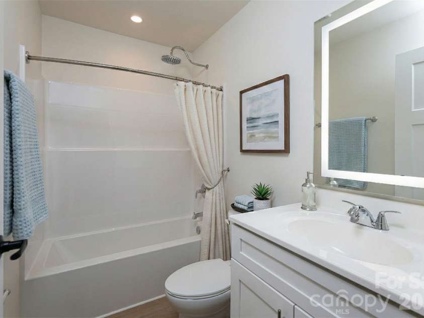 10 Wyndom Lane, Asheville, NC 28805.  MLS# CAR4333596, YatesRealty ID 19738. Guest Bath Main