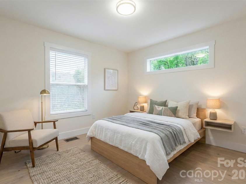 10 Wyndom Lane, Asheville, NC 28805.  MLS# CAR4333596, YatesRealty ID 19738. Guest Bedroom 2 Upper
