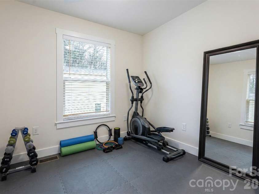 10 Wyndom Lane, Asheville, NC 28805.  MLS# CAR4333596, YatesRealty ID 19738. Guest Bedroom 3 Upper