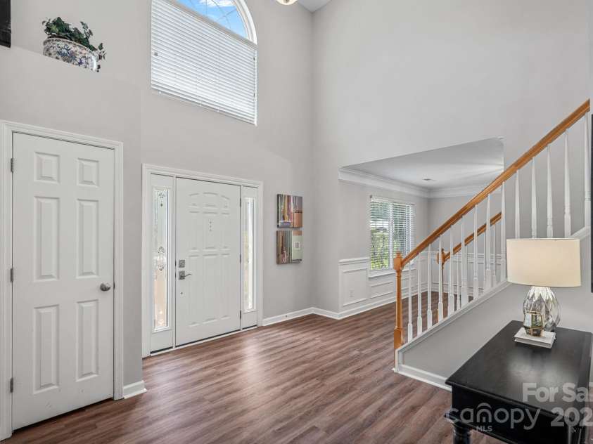 2043 Covered Bridge Court, Rock Hill, SC 29732.  MLS# CAR4285482, YatesRealty ID 19738. 2-story Grand foyer!Fresh Custom paint thru-out!