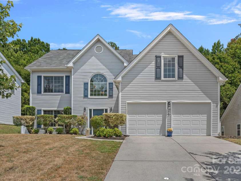 2043 Covered Bridge Court, Rock Hill, SC 29732.  MLS# CAR4285482, YatesRealty ID 19738. 2043 Covered Brdge Ct Front Exterior