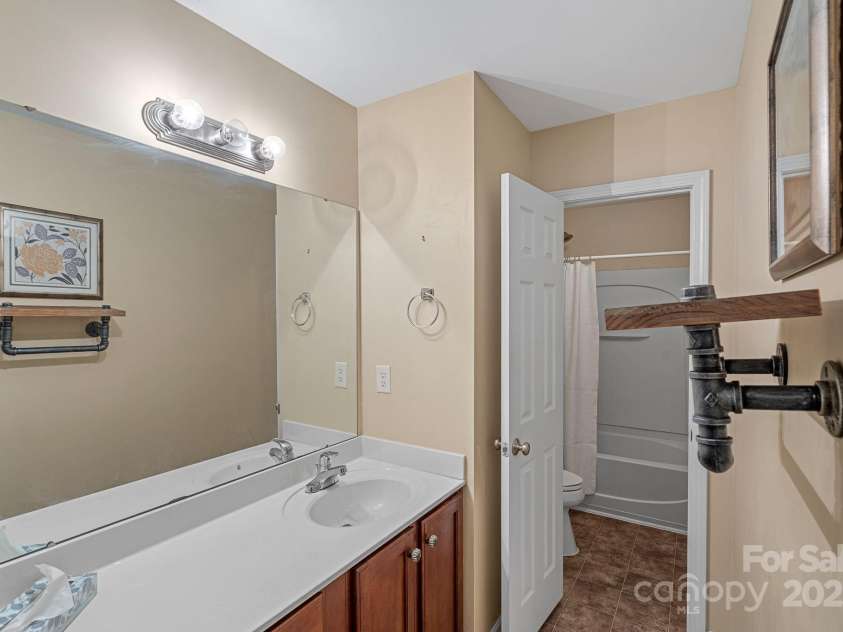 2043 Covered Bridge Court, Rock Hill, SC 29732.  MLS# CAR4285482, YatesRealty ID 19738. @nd floor Full bathroom w/tub & Shower