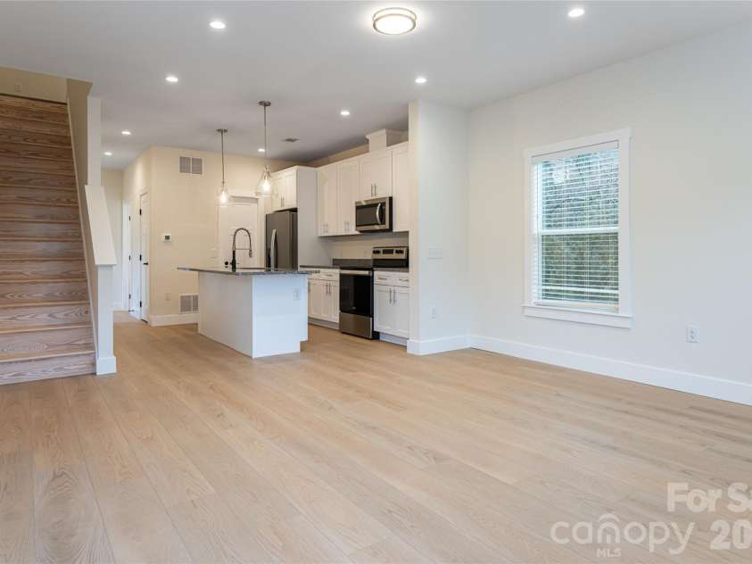 4 Wyndom Lane, Asheville, NC 28805.  MLS# CAR4351891, YatesRealty ID 19739. 