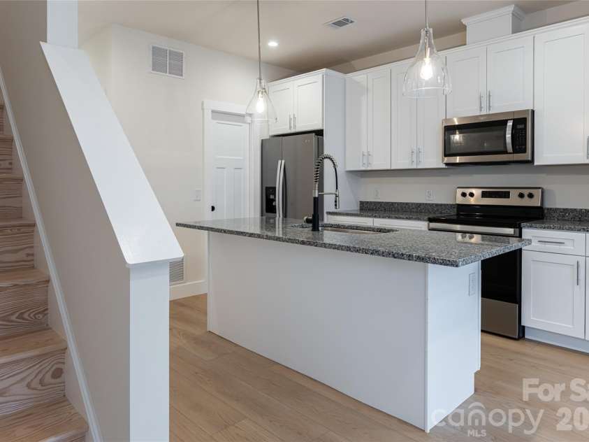 4 Wyndom Lane, Asheville, NC 28805.  MLS# CAR4351891, YatesRealty ID 19739. 