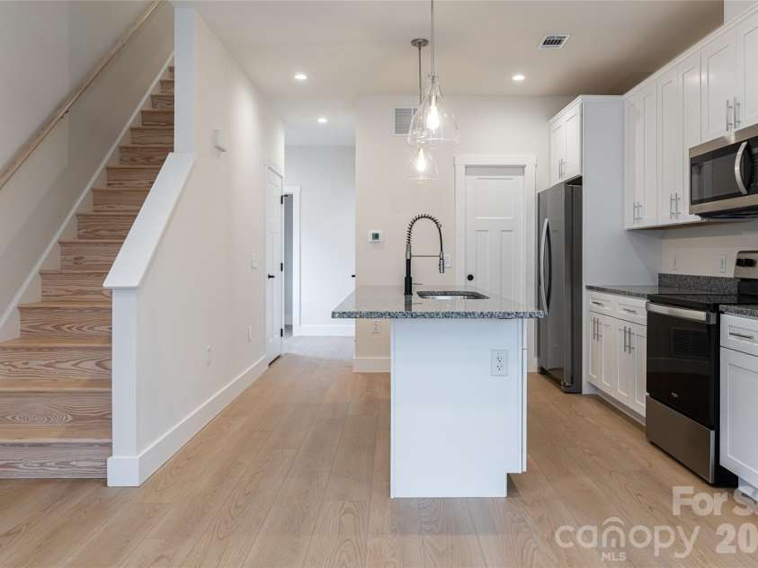 4 Wyndom Lane, Asheville, NC 28805.  MLS# CAR4351891, YatesRealty ID 19739. 
