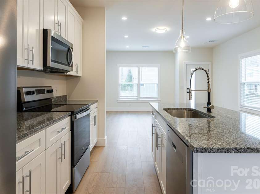 4 Wyndom Lane, Asheville, NC 28805.  MLS# CAR4351891, YatesRealty ID 19739. 