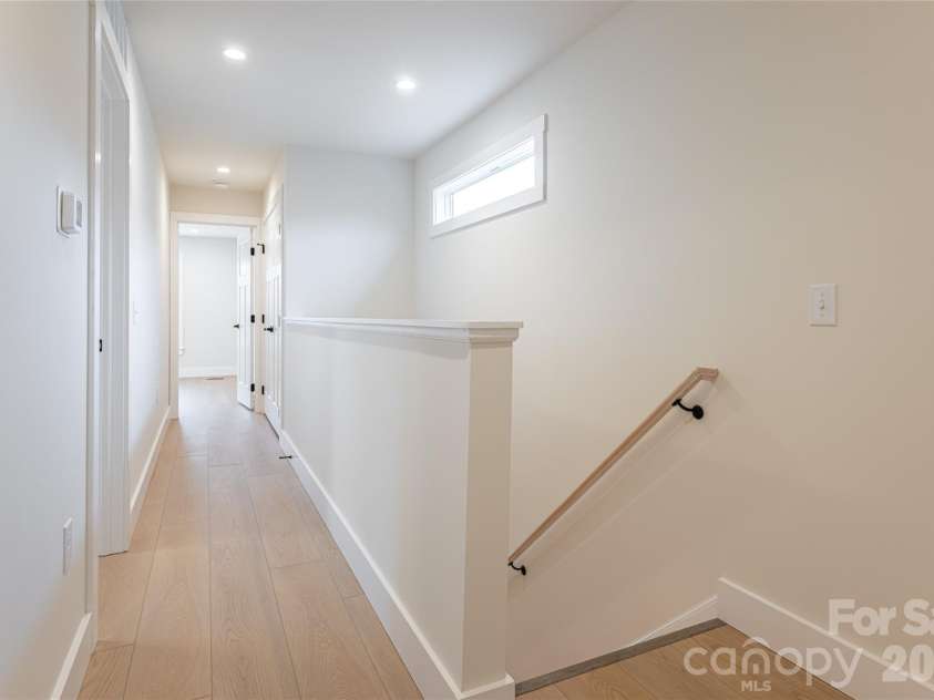 4 Wyndom Lane, Asheville, NC 28805.  MLS# CAR4351891, YatesRealty ID 19739. 