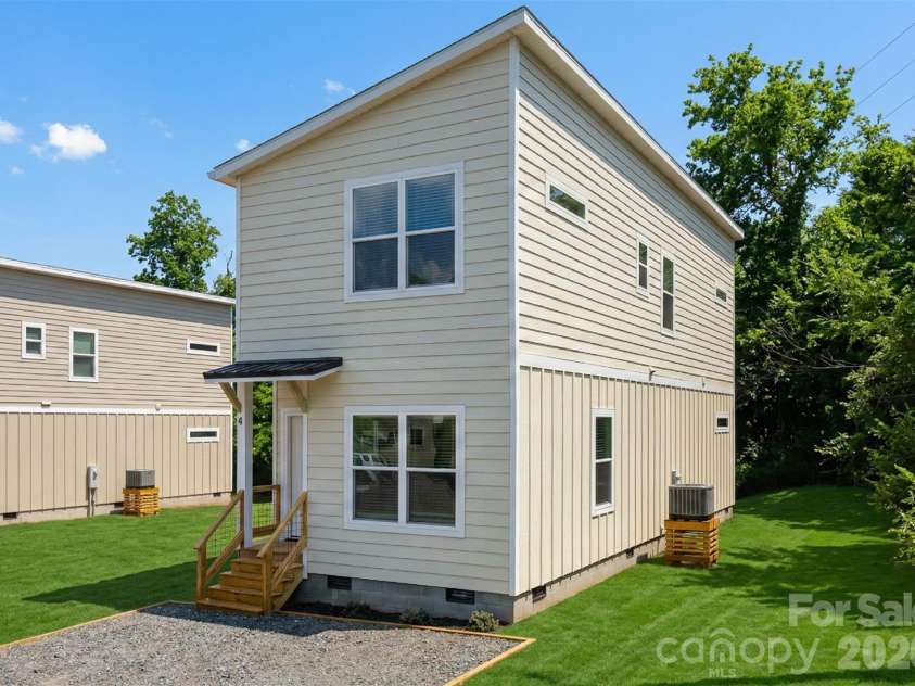 4 Wyndom Lane, Asheville, NC 28805.  MLS# CAR4351891, YatesRealty ID 19739. 