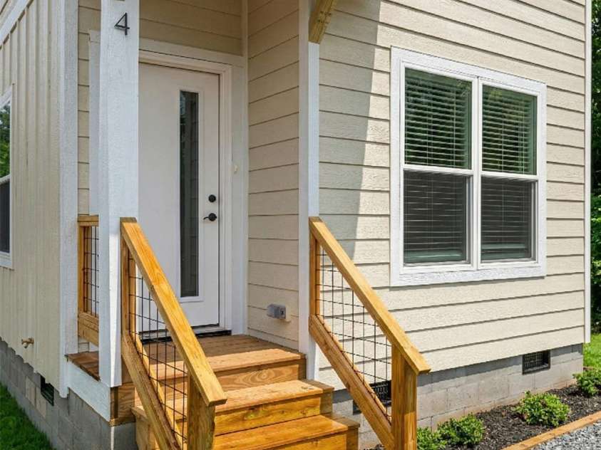 4 Wyndom Lane, Asheville, NC 28805.  MLS# CAR4351891, YatesRealty ID 19739. 