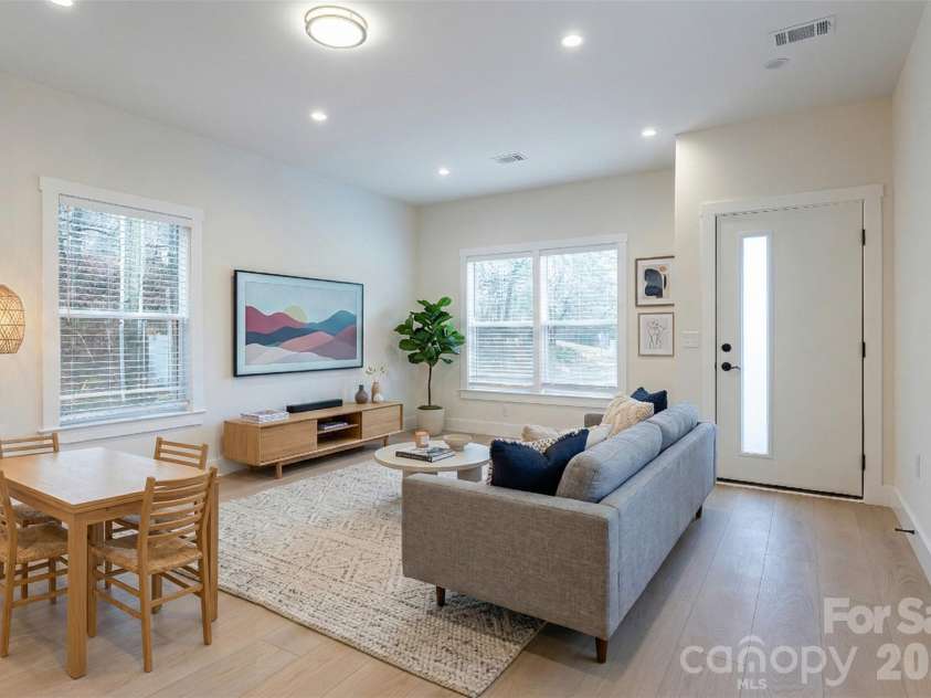 4 Wyndom Lane, Asheville, NC 28805.  MLS# CAR4351891, YatesRealty ID 19739. 
