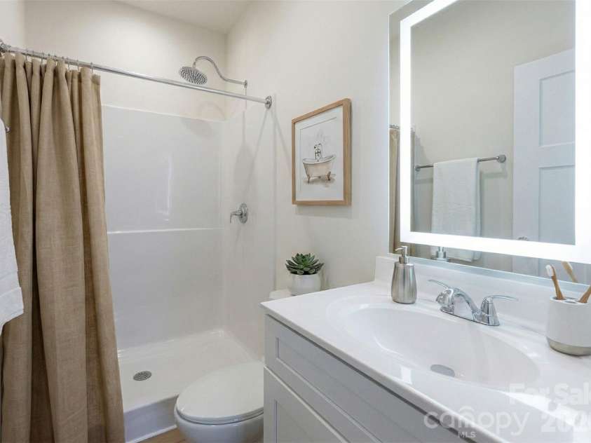 4 Wyndom Lane, Asheville, NC 28805.  MLS# CAR4351891, YatesRealty ID 19739. 