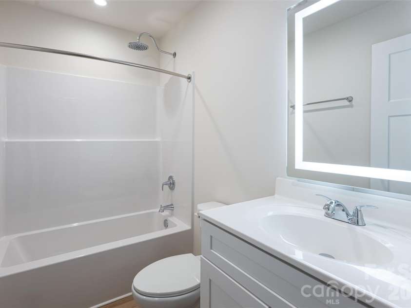 4 Wyndom Lane, Asheville, NC 28805.  MLS# CAR4351891, YatesRealty ID 19739. Guest Bath 2 Upper