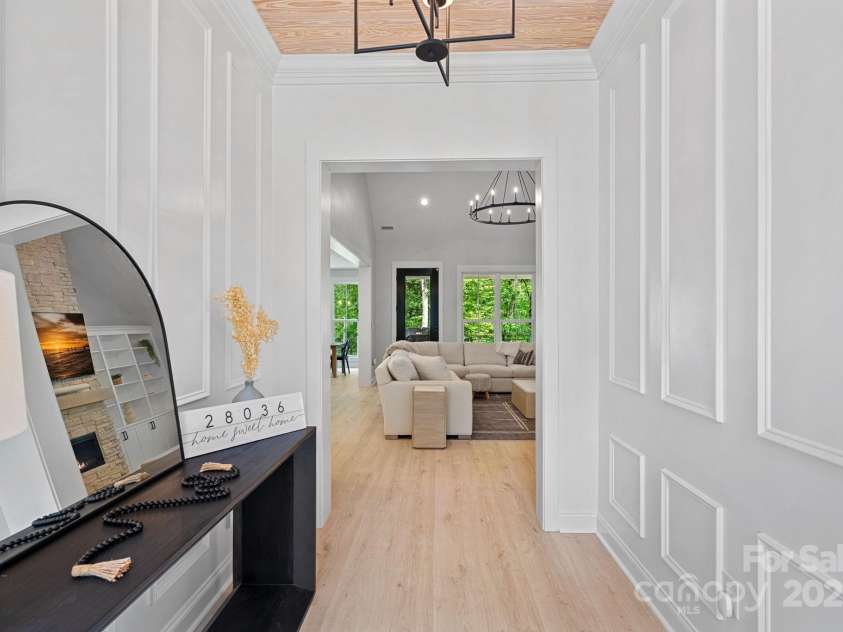 9564 Regent Drive, Davidson, NC 28036.  MLS# CAR4255953, YatesRealty ID 19739. 