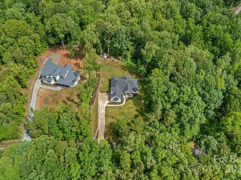 9564 Regent Drive, Davidson, NC 28036.  MLS# CAR4255953, YatesRealty ID 19739. 
