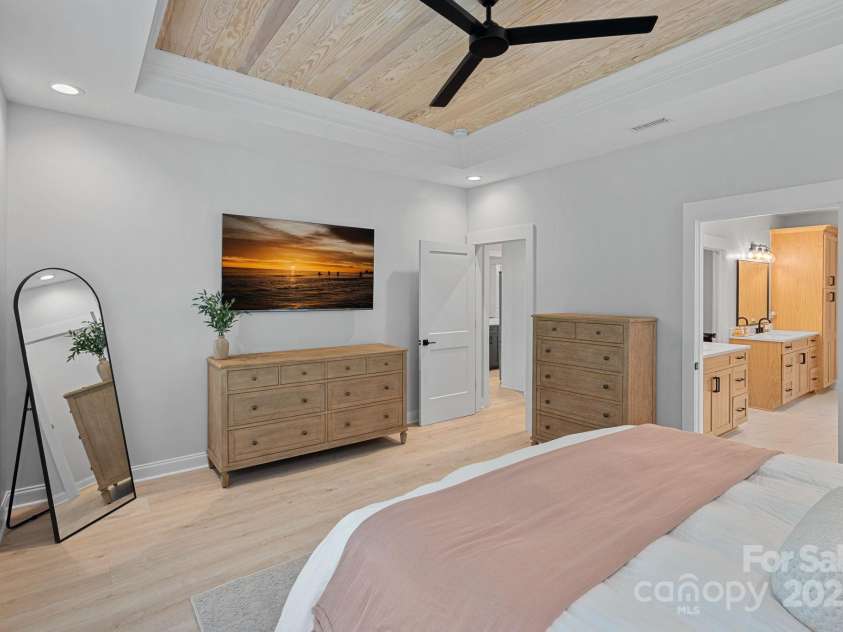 9564 Regent Drive, Davidson, NC 28036.  MLS# CAR4255953, YatesRealty ID 19739. 