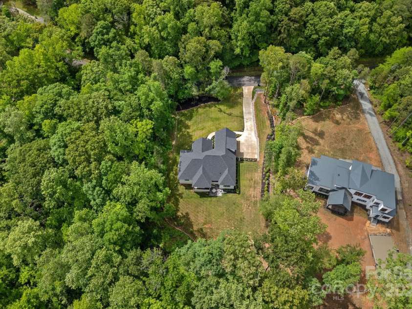 9564 Regent Drive, Davidson, NC 28036.  MLS# CAR4255953, YatesRealty ID 19739. 