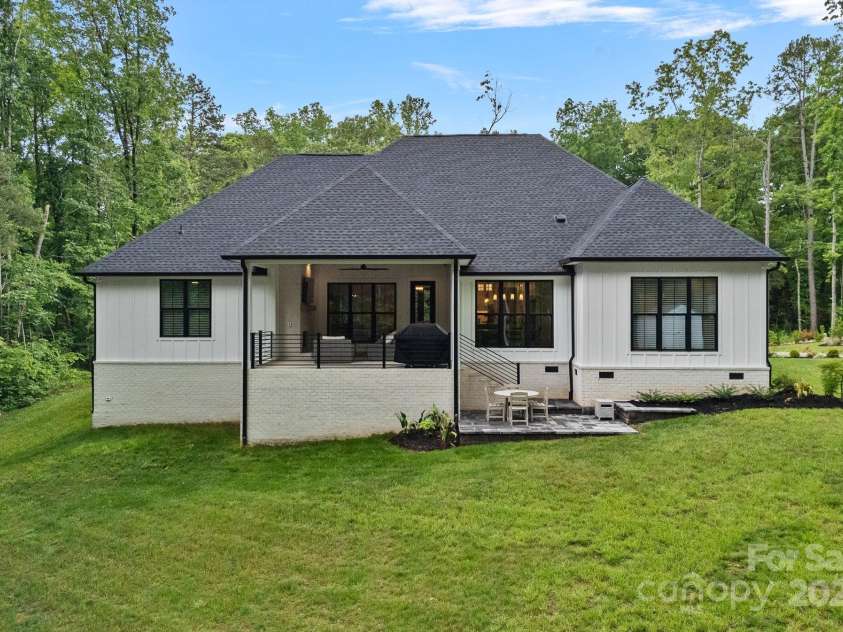 9564 Regent Drive, Davidson, NC 28036.  MLS# CAR4255953, YatesRealty ID 19739. On 2 Acres