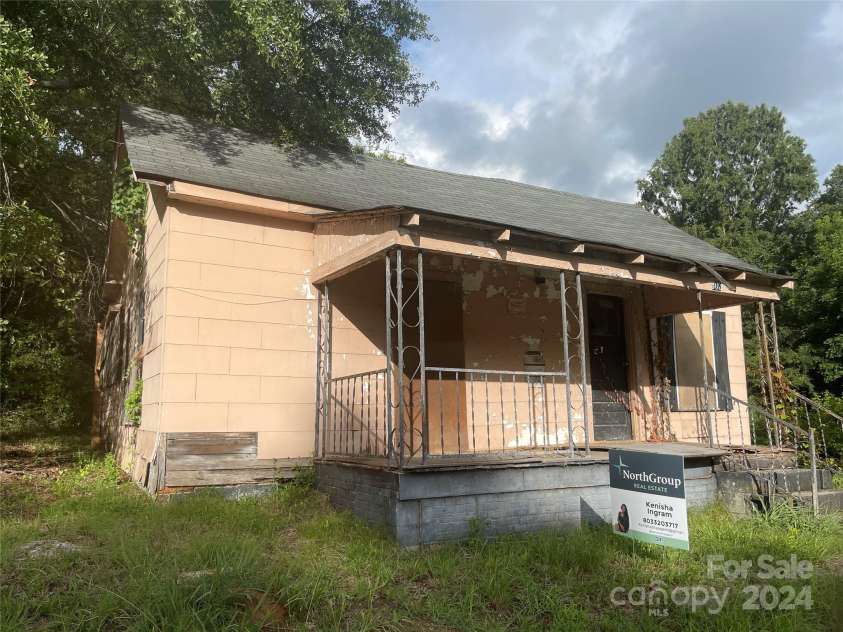 303 Ray Street, Lancaster, SC 29720.  MLS# CAR4155761, YatesRealty ID 1974. 