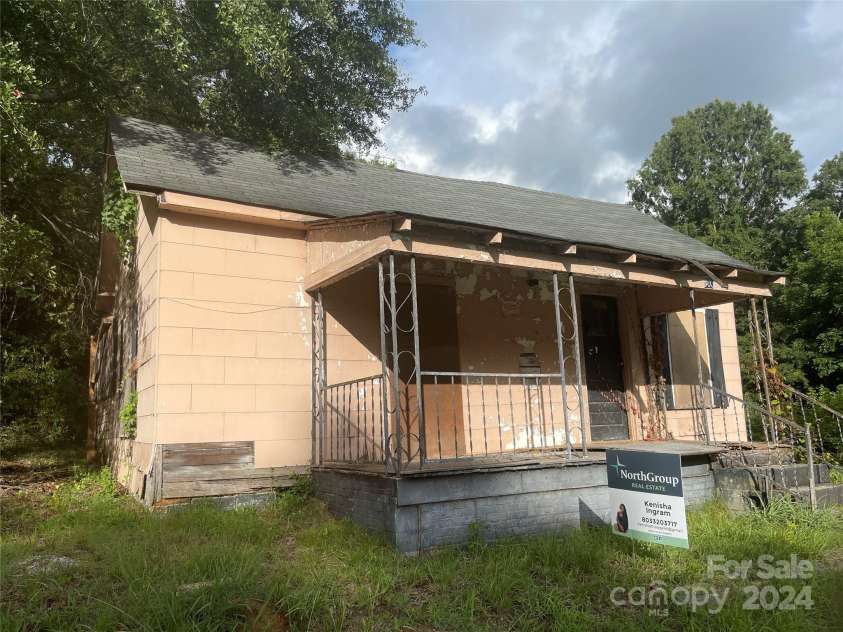 303 Ray Street, Lancaster, SC 29720.  MLS# CAR4155761, YatesRealty ID 1974. 