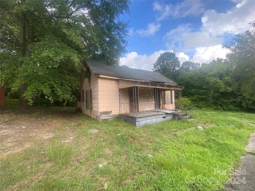 303 Ray Street, Lancaster, SC 29720.  MLS# CAR4155761, YatesRealty ID 1974. 