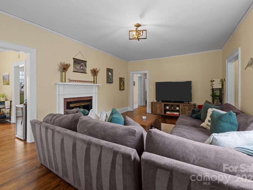 509 Sixth Avenue, Gastonia, NC 28052.  MLS# CAR4257805, YatesRealty ID 19740. 