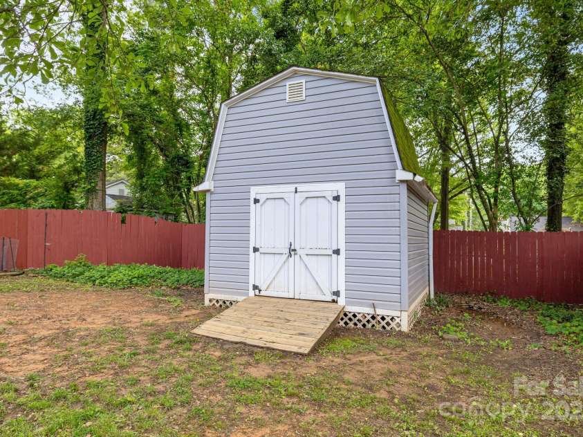 509 Sixth Avenue, Gastonia, NC 28052.  MLS# CAR4257805, YatesRealty ID 19740. 