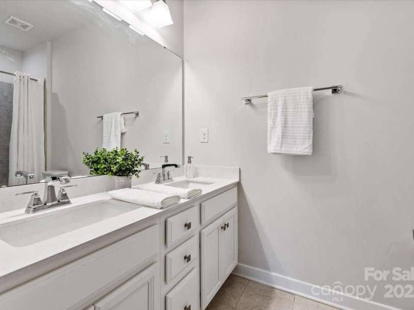 10241 Black Locust Lane, Charlotte, NC 28215.  MLS# CAR4239805, YatesRealty ID 19741. 