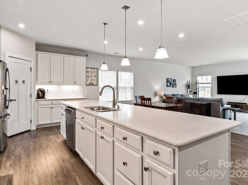 10241 Black Locust Lane, Charlotte, NC 28215.  MLS# CAR4239805, YatesRealty ID 19741. 
