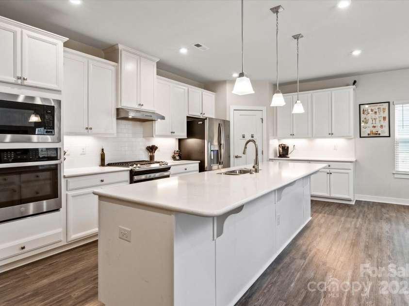 10241 Black Locust Lane, Charlotte, NC 28215.  MLS# CAR4239805, YatesRealty ID 19741. 