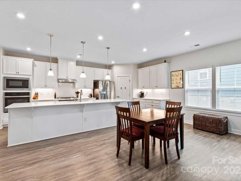 10241 Black Locust Lane, Charlotte, NC 28215.  MLS# CAR4239805, YatesRealty ID 19741. 